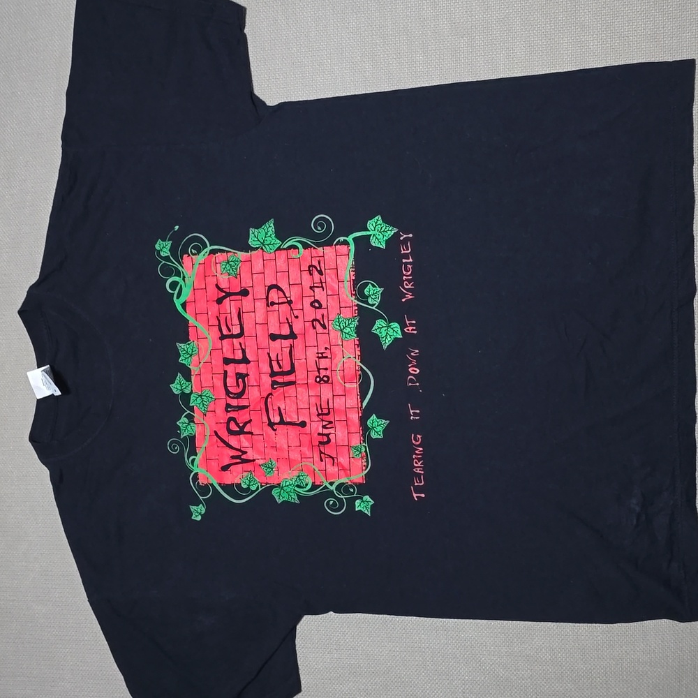 Fruit Of The Loom - Roger Waters 2012 Wrigley Field T-Shirt Pink Floyd Size XL